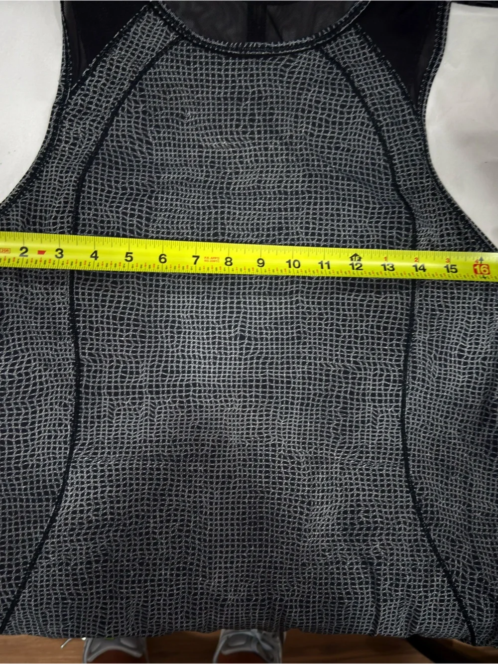 Lululemon Size 8 Black White Print Mesh Racerback Workout Tank Top